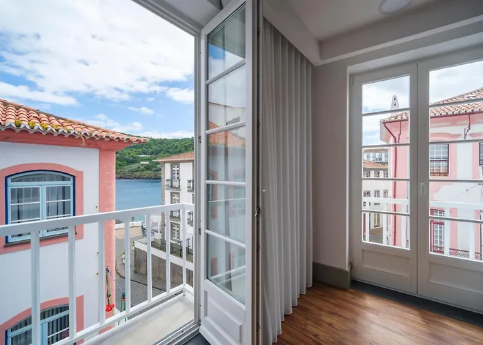 Azimute 1 - T2 Moderno Centro Historico Angra * Angra do Heroísmo