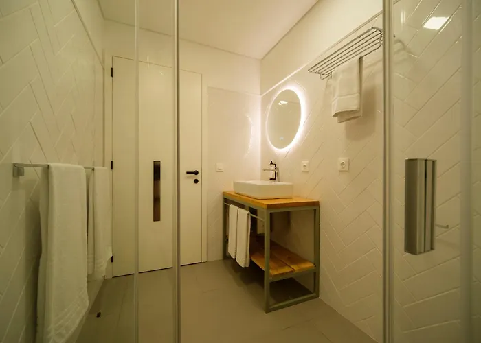 Azimute 1 - T2 Moderno Centro Historico Angra Angra do Heroísmo