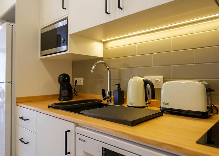 Azimute 1 - T2 Moderno Centro Historico Angra Angra do Heroísmo