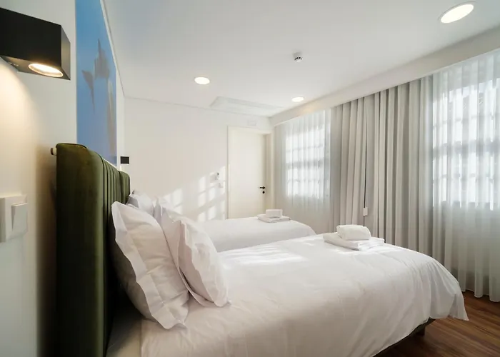 Azimute 1 - T2 Moderno Centro Historico Angra * أنغرا دو إِراويزو